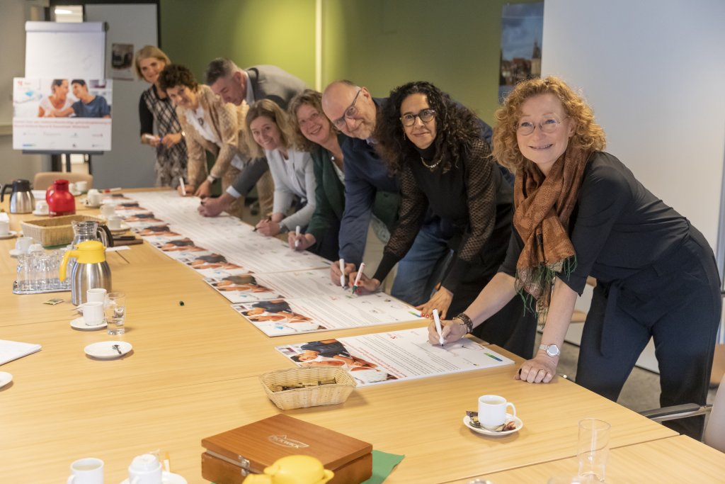 Bestuurlijk platform Gehandicaptenzorg NHN en ZaWa tekent intentieovereenkomst