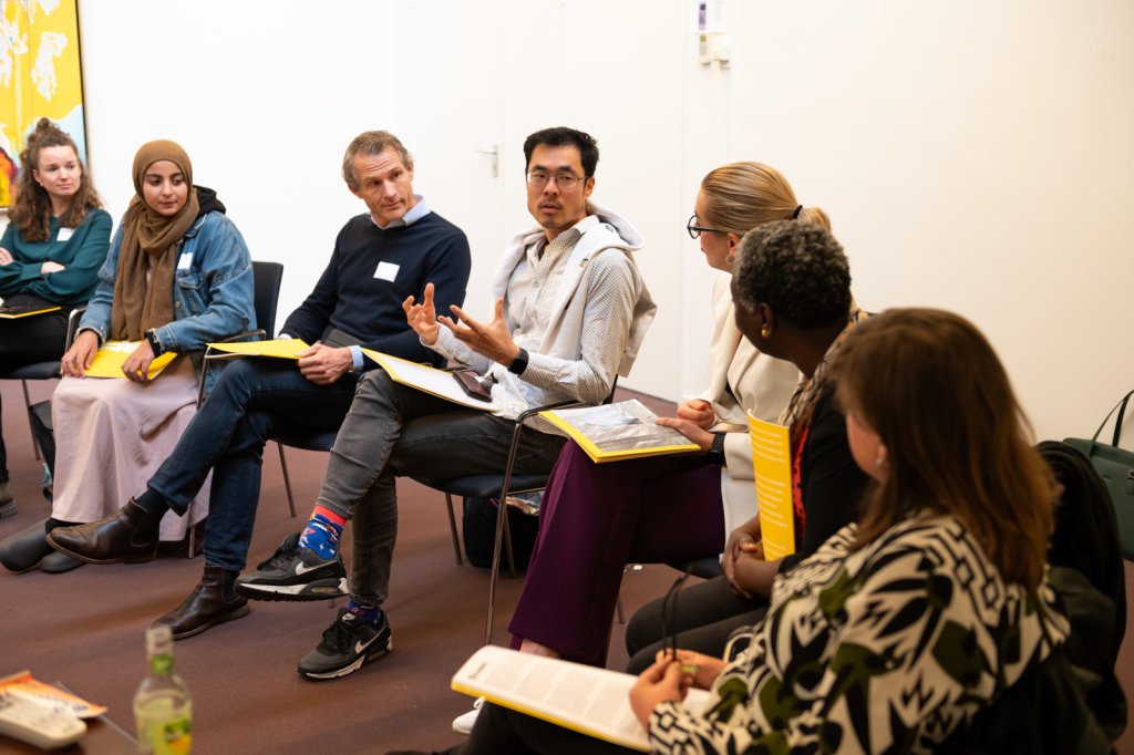 Deelnemers in gesprek tijdens de Sigra conferentie Diversiteit en Inclusie 2023.